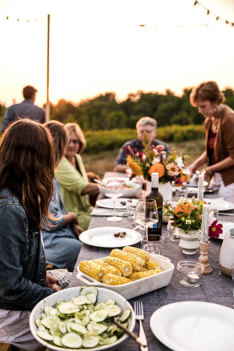 our tips on how to host an outdoor dinner party.
